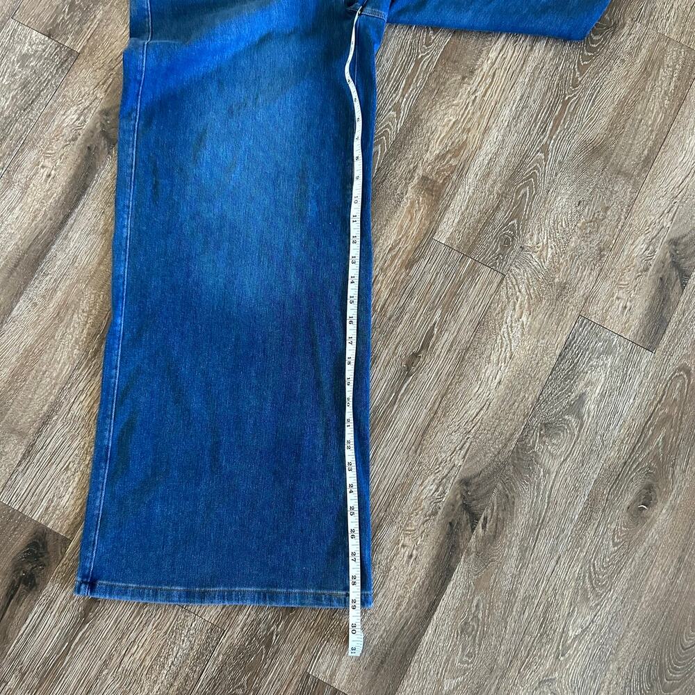 High-Waisted Wide-Leg Halara Jeans, Classic Blue Wash - Picture 9 of 13
